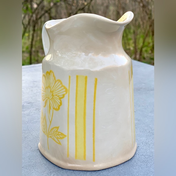 Vintage Discontinued Royal Staffordshire J & G Meakin Yellow Lotus Creamer Jug - Picture 10 of 16